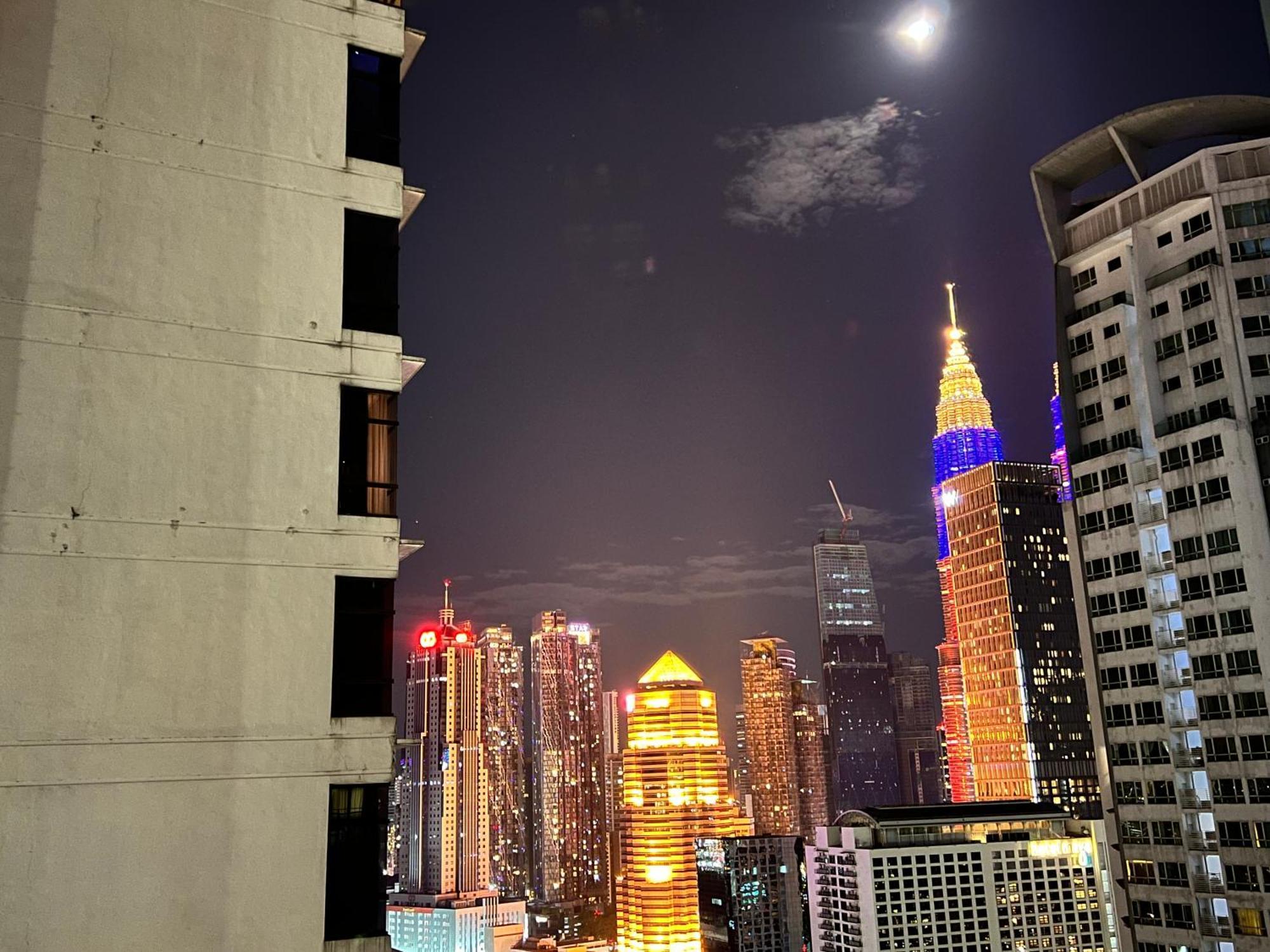 Mercu Summer Suites Klcc By Sweet Home Kuala Lumpur Exteriör bild