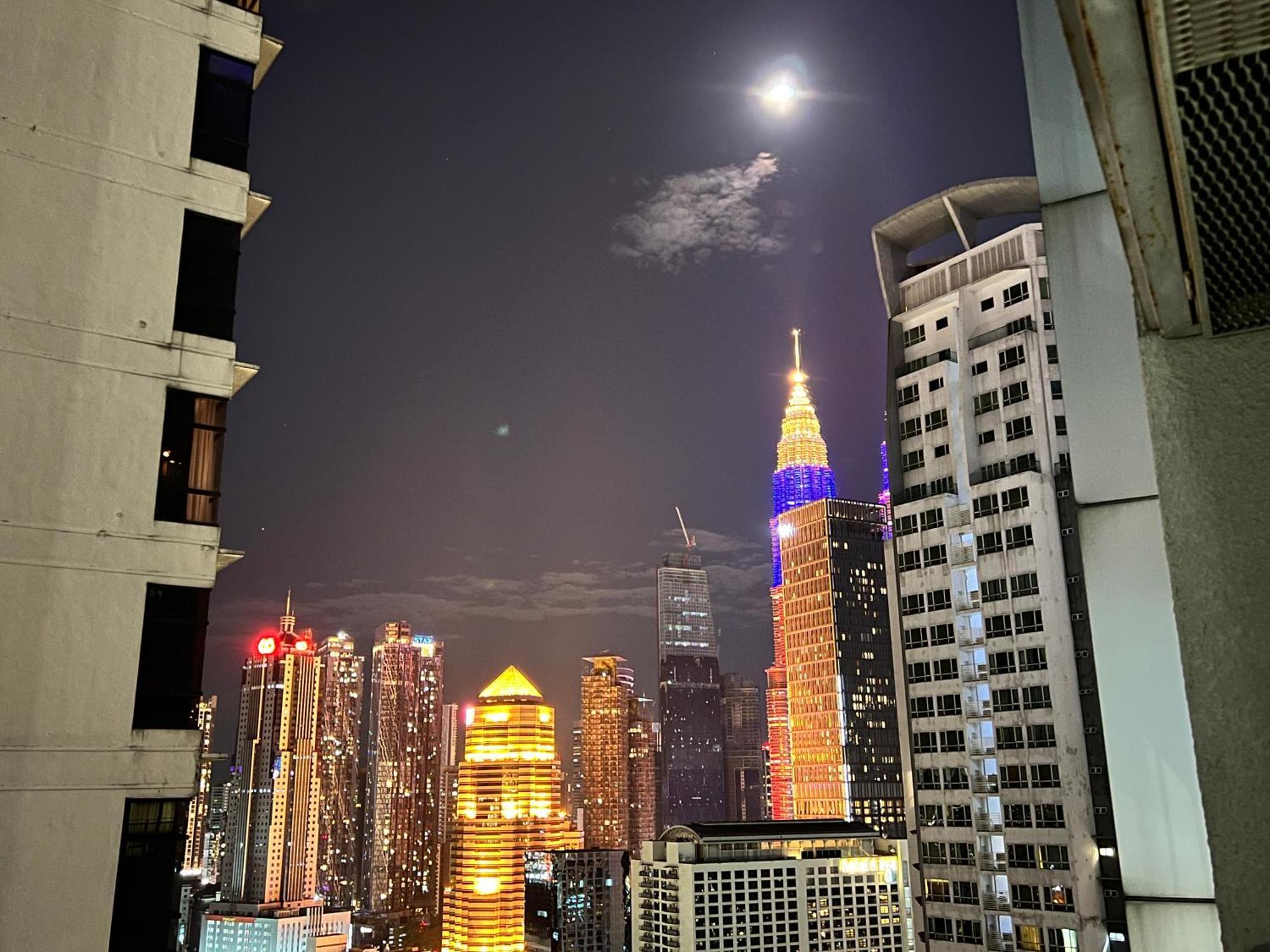 Mercu Summer Suites Klcc By Sweet Home Kuala Lumpur Exteriör bild